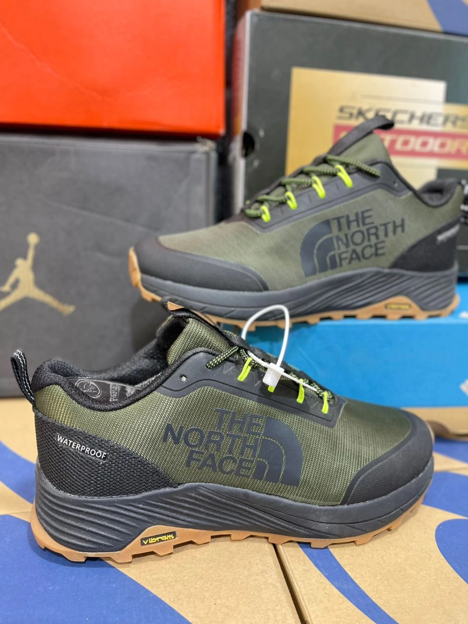 حراجی کتونی ویتنامی نورث فیس ضد اب سایز۴۰ . North face water proof