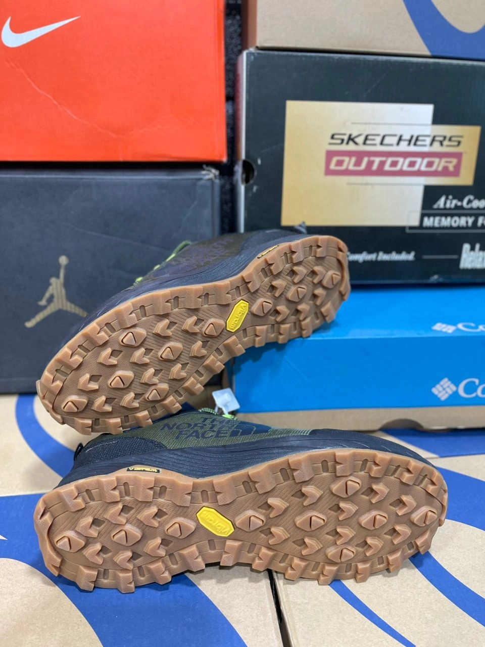 حراجی کتونی ویتنامی نورث فیس ضد اب سایز۴۰ . North face water proof