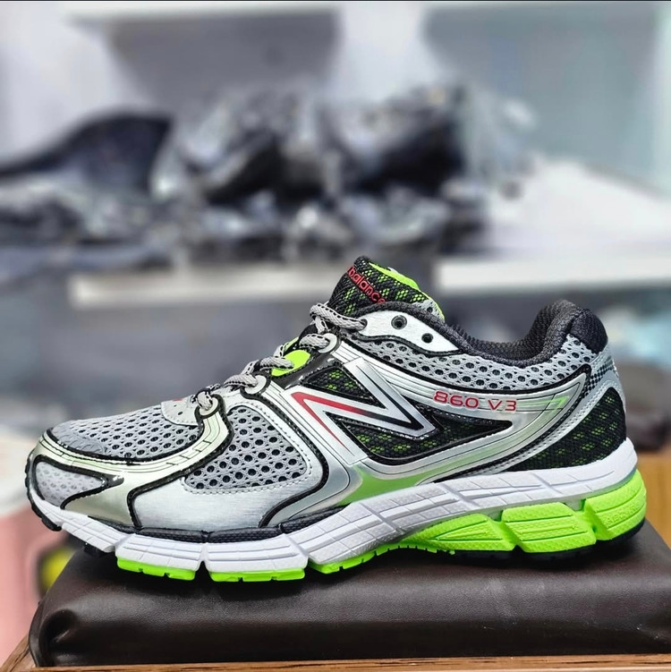 کتونی نیوبالانس ۸۶۰ .تور درشت . ساخت ویتنام .سایز۴۰ تا ۴۵ تنوع و رنگبندی جذاب newbalance 860 v3 vietnam