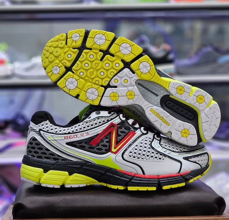 کتونی نیوبالانس ۸۶۰ .تور درشت . ساخت ویتنام .سایز۴۰ تا ۴۵ تنوع و رنگبندی جذاب newbalance 860 v3 vietnam