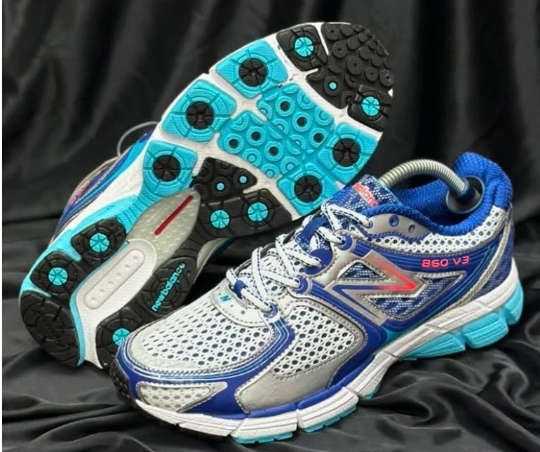 کتونی نیوبالانس ۸۶۰ New balance 860 v3 ساخت ویتنام .تور درشت لیبل امریکایی سایز ۴۰ تا ۴۵ . وارداتی . فروش بصورت عمده و تک . Newbalance 860 v3