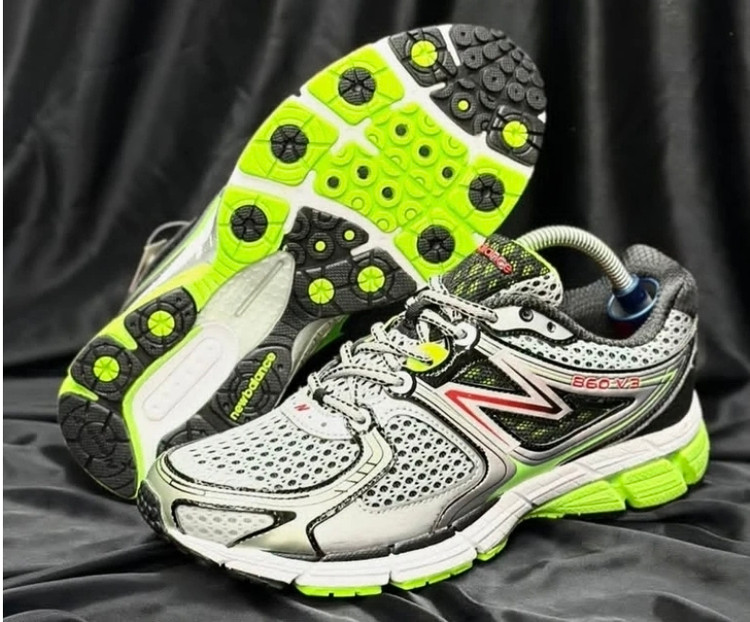 کتونی نیوبالانس ۸۶۰. New balance 860 v3.ساخت ویتنام وارداتی. تور درشت سایز ۴۰ تا ۴۵ . فروش ویژه بصورت عمده و تک