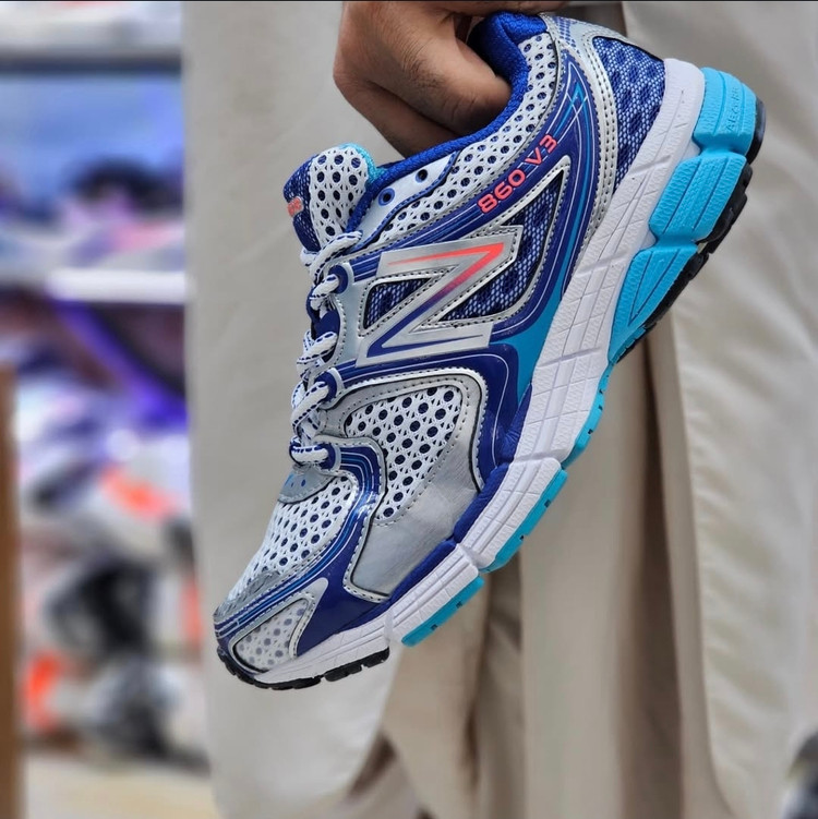 کتونی نیوبالانس ۸۶۰ New balance 860 v3 ساخت ویتنام.تور درشت سایز ۴۰ تا ۴۵ فروش بصورت عمده و تک