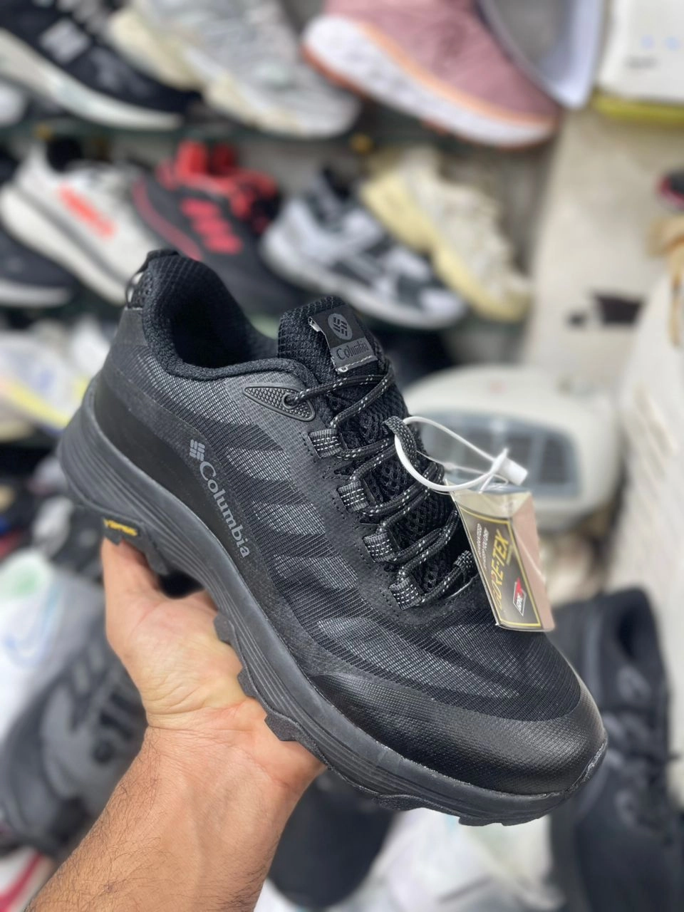 کتونی ویتنامی کلمبیا گورتکس . سایز ۴۰ تا ۴۵ . وارداتی ویتنام فروش بصورت عمده و تک . Columbia waterproof hiking boots &shoes