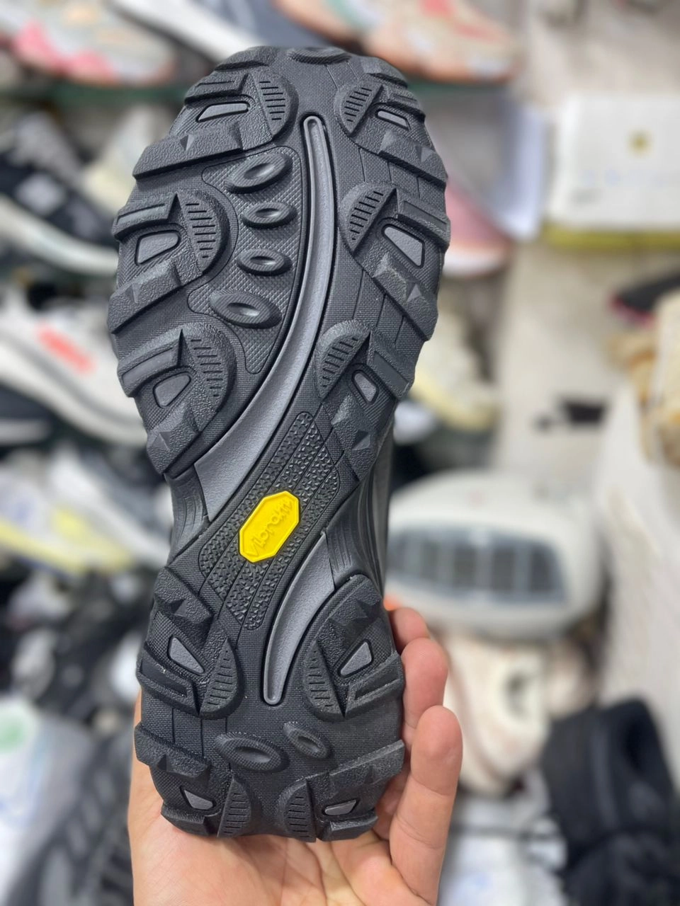 کتونی ویتنامی کلمبیا گورتکس . سایز ۴۰ تا ۴۵ . وارداتی ویتنام فروش بصورت عمده و تک . Columbia waterproof hiking boots &shoes