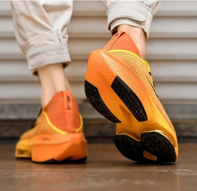 کتونی ویتنامی نایک ایر زوم آلفا وارداتی ویتنام سایز ۴۰ تا ۴۵ فروش بصورت عمده و تک . Nike air zoom alphafly vietnam
