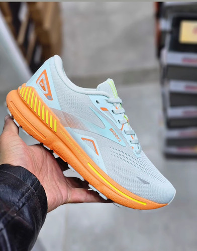 کتونی ویتنامی بروکس آدرنالین جی تی اس ۲۳ . سایز ۳۷ تا ۴۵. وارداتی ویتنام .Brooks Adrenaline GTS 23