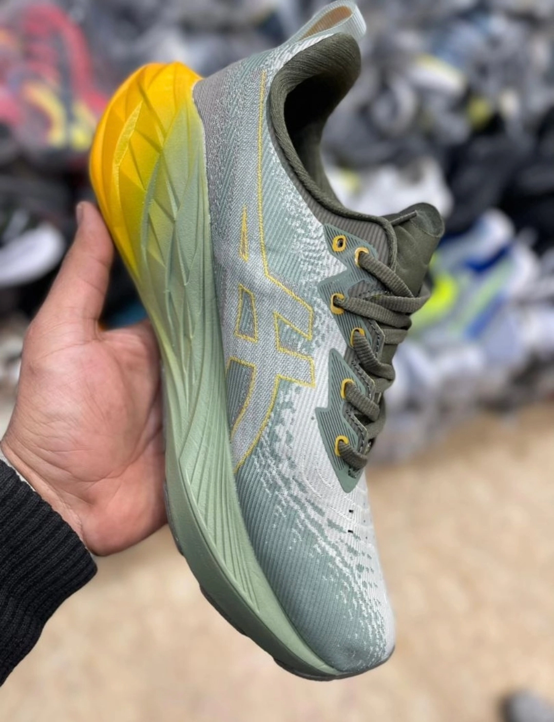 کتونی ویتنامی اسیکس نوابلاست سایز ۴۰ تا ۴۵ ، وارداتی ویتنام فروش بصورت عمده و تک asics nova blast 4