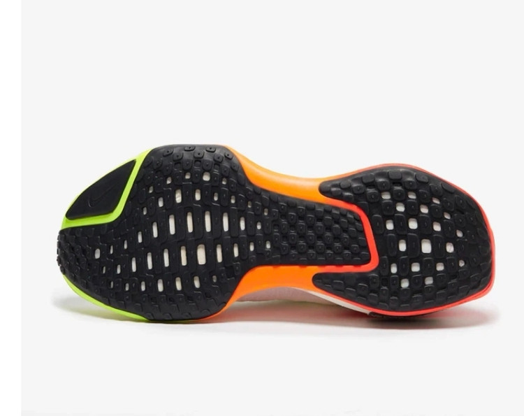 کتونی ویتنامی نایک زوم ایکس . وارداتی ویتنام سایز ۴۰ تا ۴۵ . پایین ترین قیمت در ایران . Nike zoom x