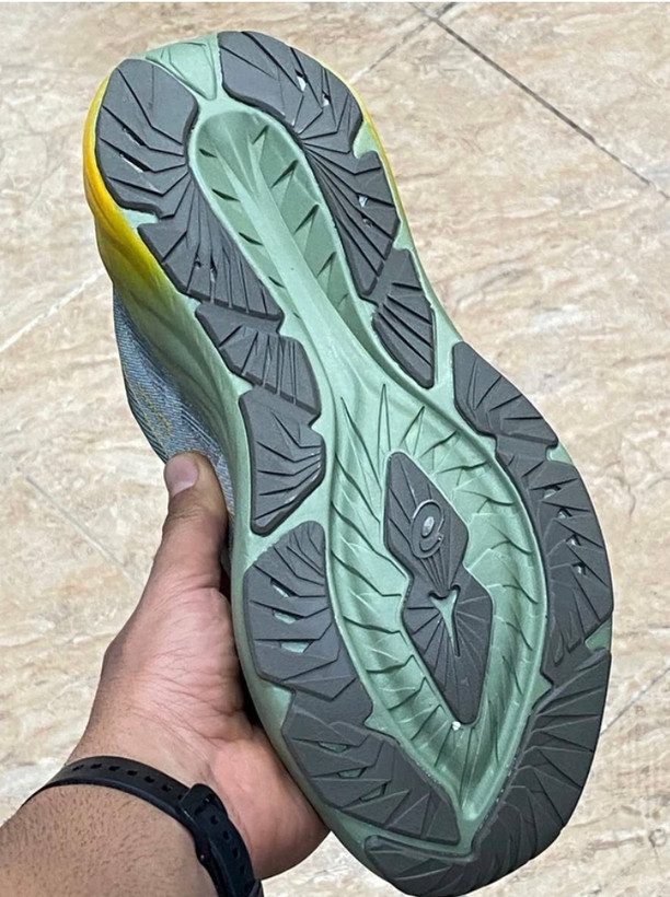 کتونی ویتنامی اسیکس نوابلاست سایز ۴۰ تا ۴۵ ، وارداتی ویتنام فروش بصورت عمده و تک asics nova blast 4