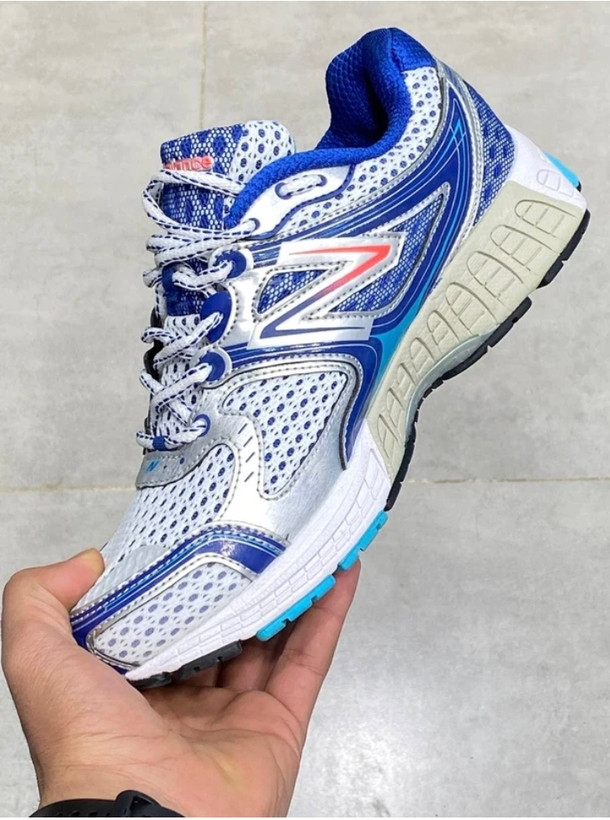 کتونی نیوبالانس ۸۶۰ New balance 860 v3 ساخت ویتنام .تور درشت لیبل امریکایی سایز ۴۰ تا ۴۵ . وارداتی . فروش بصورت عمده و تک . Newbalance 860 v3