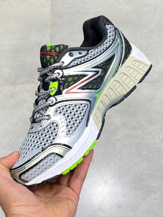 کتونی نیوبالانس ۸۶۰. New balance 860 v3.ساخت ویتنام وارداتی. تور درشت سایز ۴۰ تا ۴۵ . فروش ویژه بصورت عمده و تک