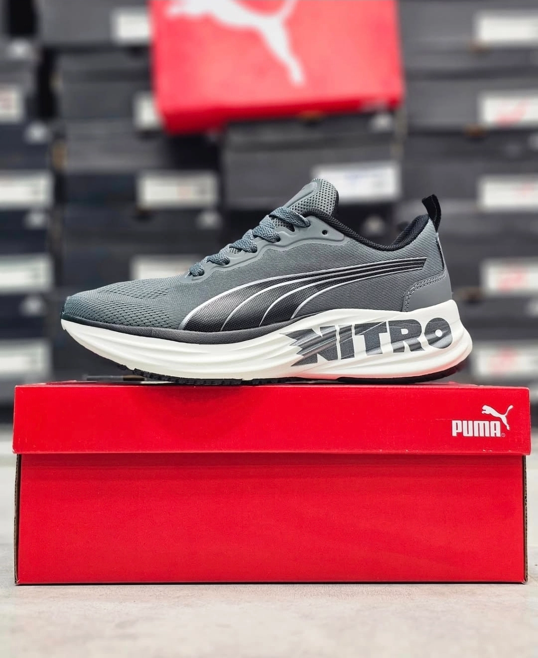 کتونی ویتنامی پوما نیترو سایز ۴۱ تا ۴۵ . همراه با جعبه بارکد دار فروش بصورت عمده و تک . Puma magmax nitro