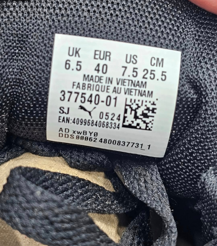 کتونی ویتنامی پوما نیترو سایز ۴۱ تا ۴۵ . همراه با جعبه بارکد دار فروش بصورت عمده و تک . Puma magmax nitro