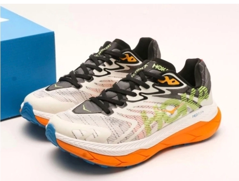 کتونی هوکا وارداتی ساخت ویتنام سایز ۴۰ تا ۴۵. فروش بصورت عمده و تک . Hoka Tecton X 2