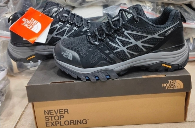 کتونی نورث فیس ، وارداتی ساخت ویتنام سایز ۴۰ تا ۴۵ . فروش بصورت عمده و تک . North Face Hedgehog FastpackGTX