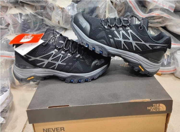کتونی نورث فیس ، وارداتی ساخت ویتنام سایز ۴۰ تا ۴۵ . فروش بصورت عمده و تک . North Face Hedgehog FastpackGTX