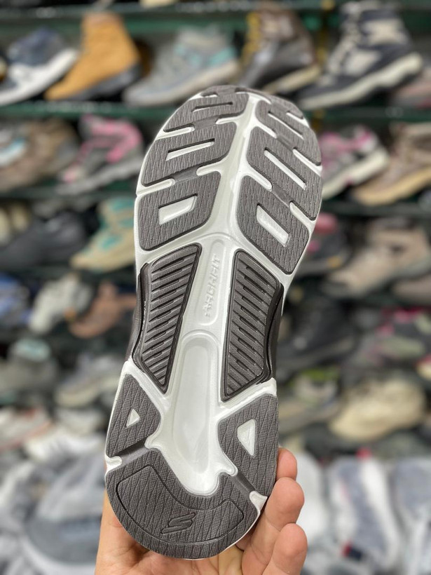 کتونی ویتنامی اسکیچرز طبی و راحت سایز ۴۰ تا ۴۵ وارداتی ویتنام فروش بصورت عمده و تک . Skechers max cushioning