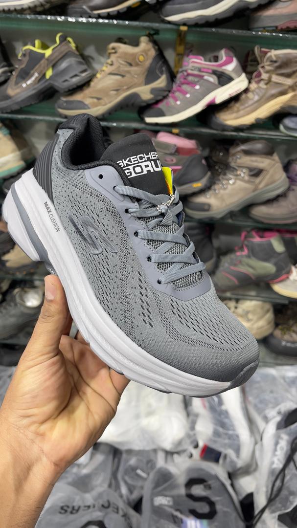 کتونی ویتنامی اسکیچرز طبی و راحت سایز ۴۰ تا ۴۵ وارداتی ویتنام فروش بصورت عمده و تک . Skechers max cushioning