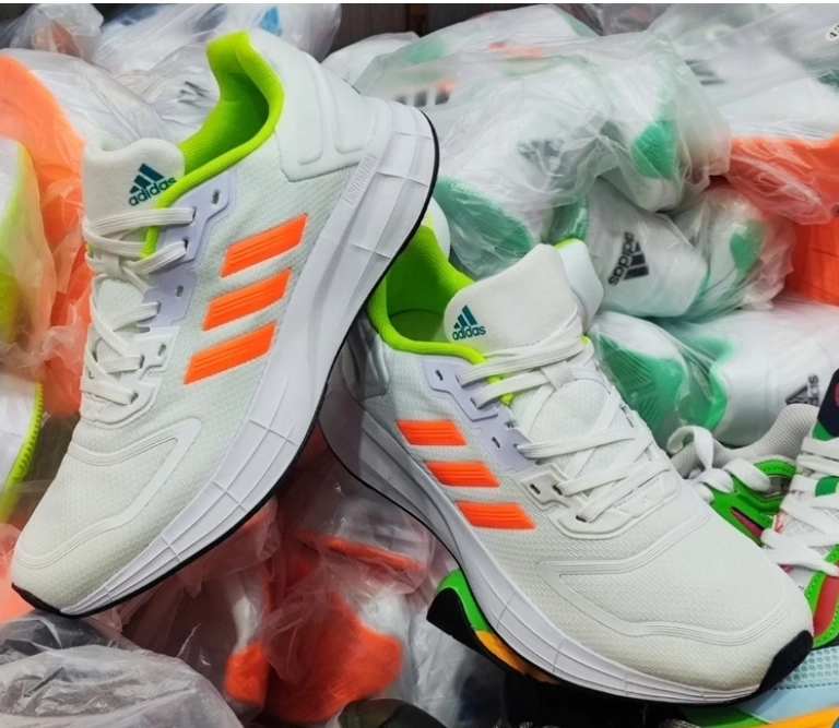 کتونی ادیداس لایت موشن ، وارداتی ساخت ویتنام سایز ۴۱ تا ۴۵ . فروش بصورت عمده و تک . Adidas Light Motion