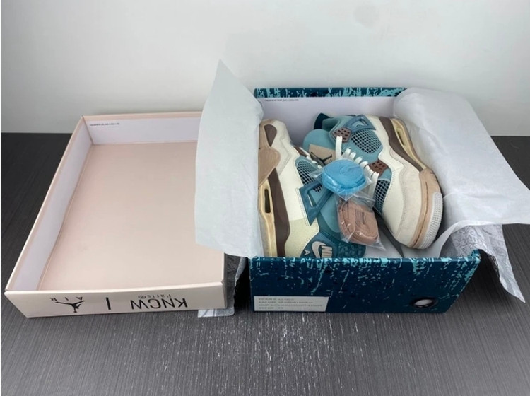 کتونی ویتنامی نایک ایر جردن ، وارداتی ویتنام سایز ۳۸ تا ۴۵ . فروش بصورت عمده و تک . Nike Air Jordan Iv