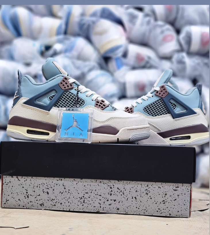 کتونی ویتنامی نایک ایر جردن ، وارداتی ویتنام سایز ۳۸ تا ۴۵ . فروش بصورت عمده و تک . Nike Air Jordan Iv