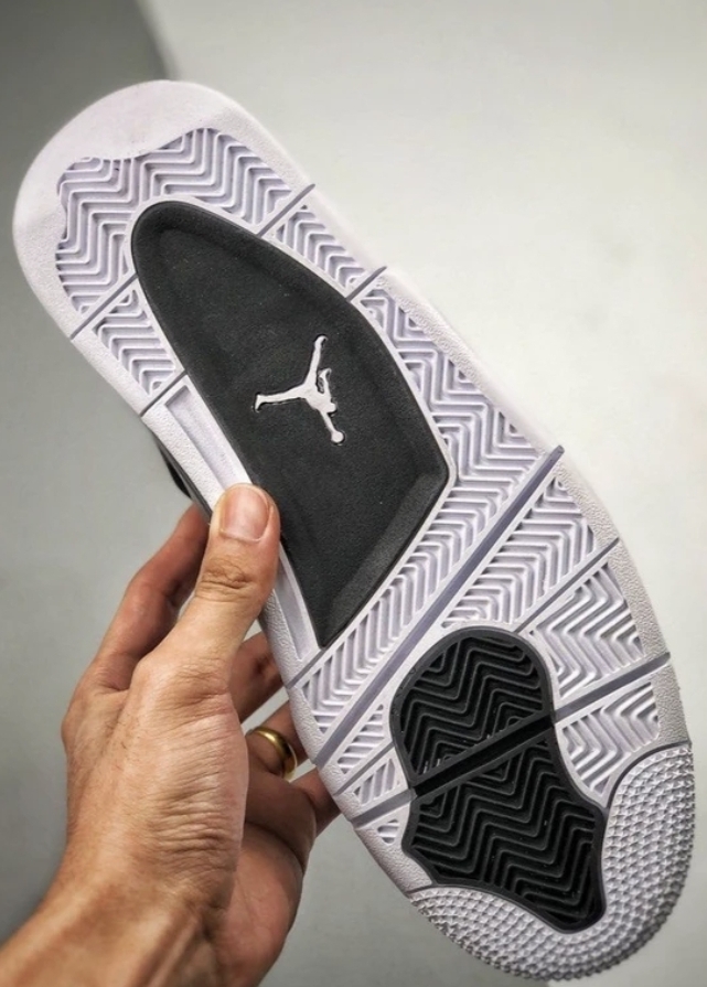 کتونی ویتنامی نایک ایر جردن ، وارداتی ویتنام سایز ۳۸ تا ۴۵ . فروش بصورت عمده و تک . Nike Air Jordan Iv