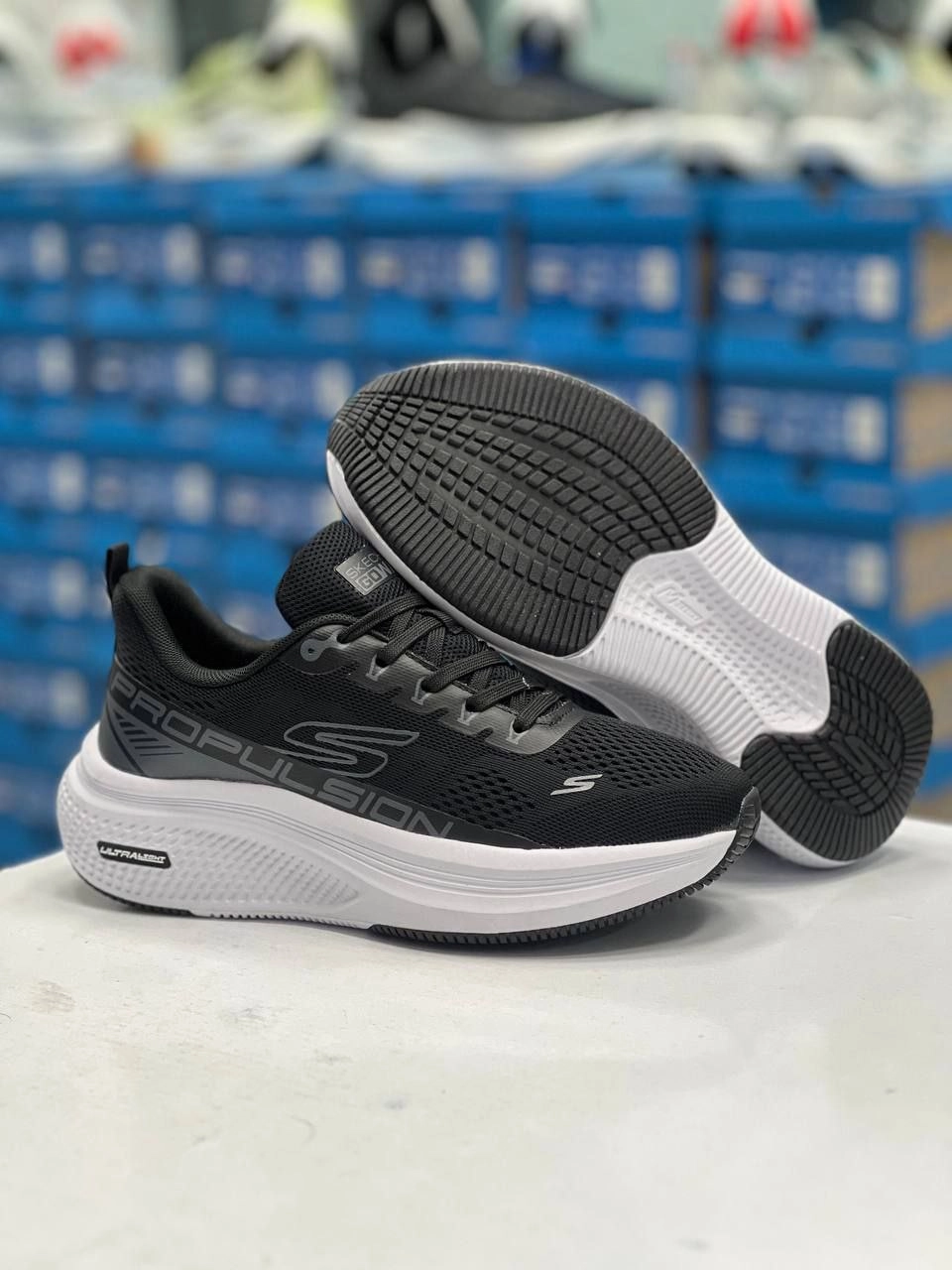 کتونی اسکیچرز Skechers Max cushioning Terminus Sneaker ساخت ویتنام سایز ۴۰ تا ۴۵