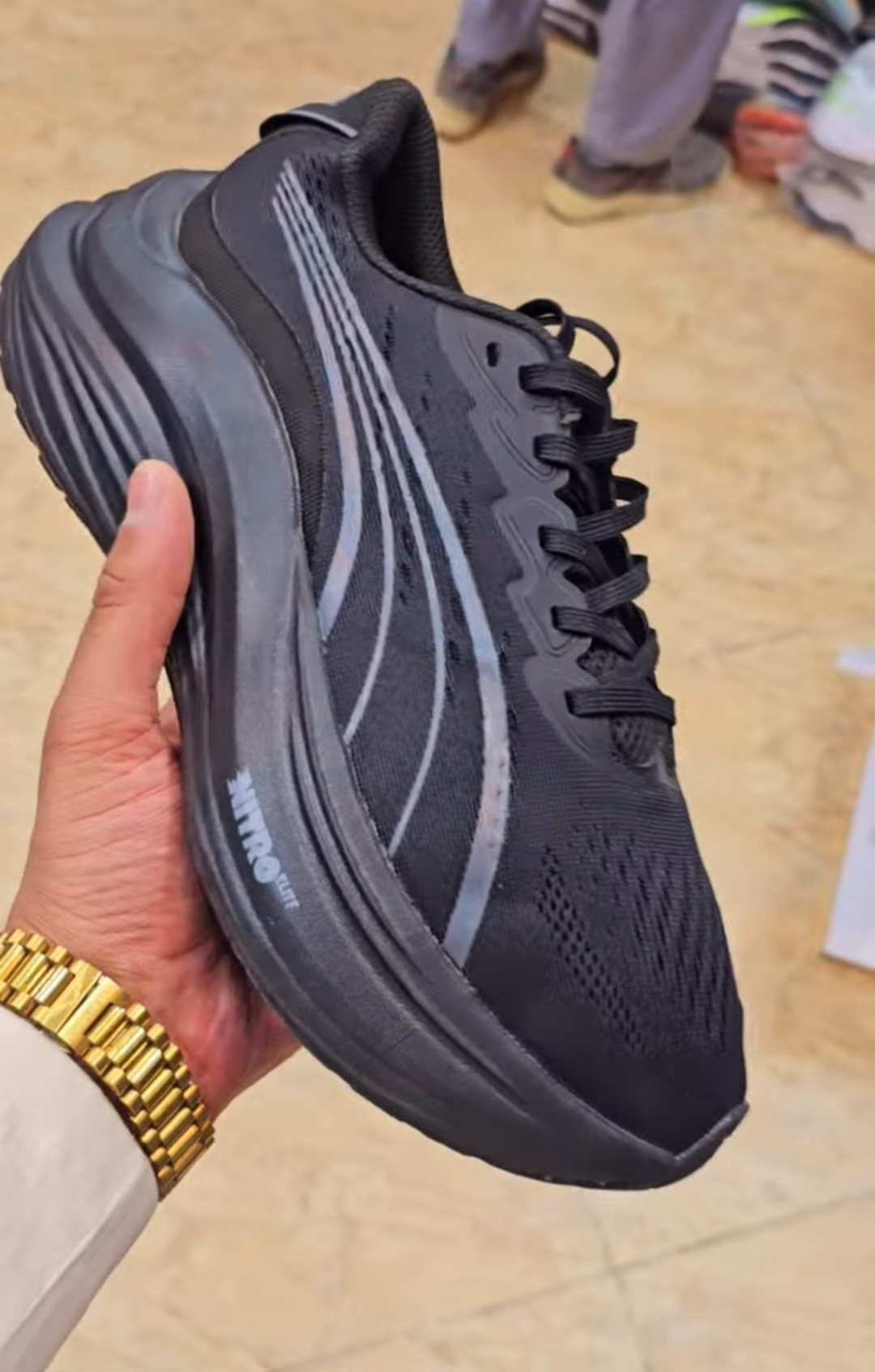 کتونی پوماتیترو سایز ۴۰تا۴۵. فروش بصورت عمده و تک . Puma magmax nitro