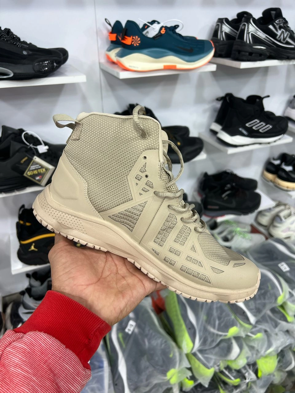بوت اندرارمورمدل هاورداون ضد آب ، وارداتی ویتنام , کیفیت بالا سایز ۴۰ تا ۴۵ ، under armour