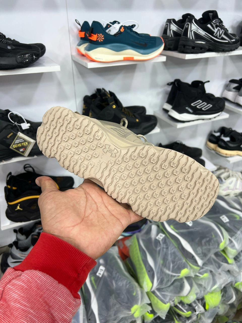 بوت اندرارمورمدل هاورداون ضد آب ، وارداتی ویتنام , کیفیت بالا سایز ۴۰ تا ۴۵ ، under armour