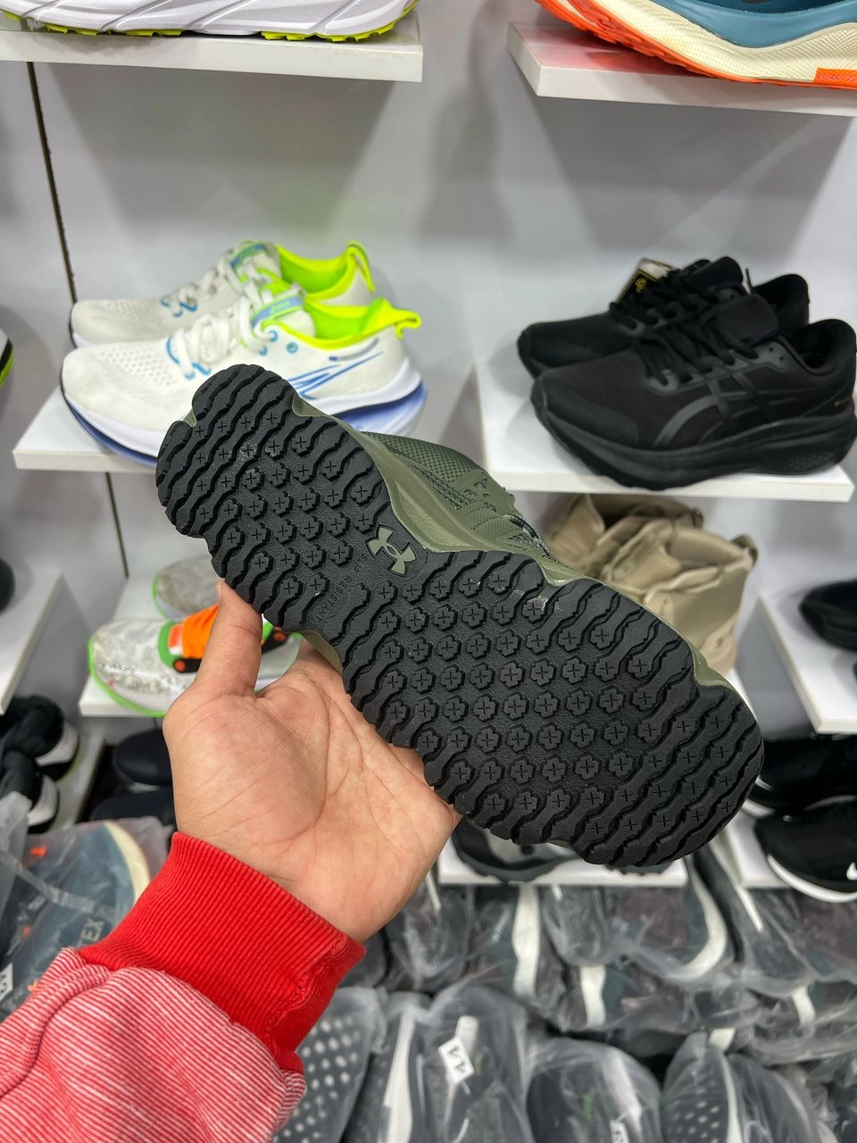 بوت اندرارمورمدل هاورداون ضد آب ، وارداتی ویتنام , کیفیت بالا سایز ۴۰ تا ۴۵ ، under armour