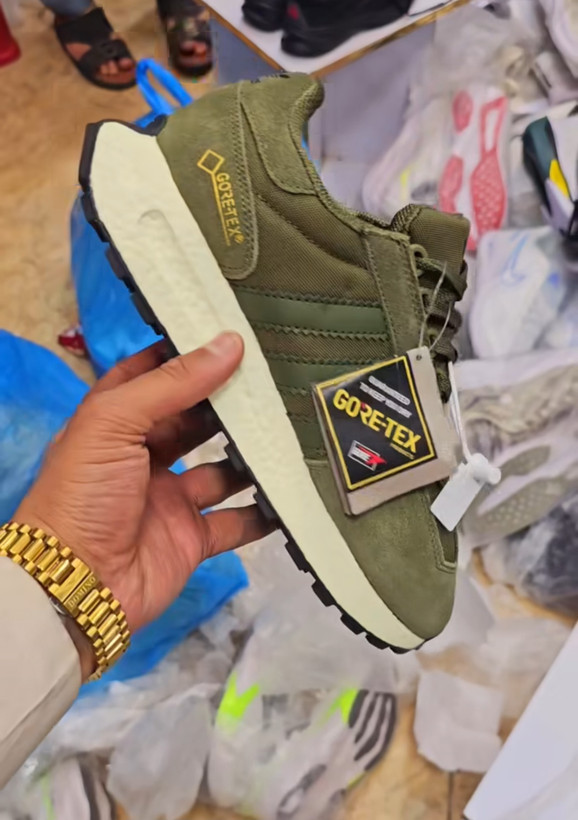 کتونی ویتنامی ادیداس سه خط گورتکس وارداتی ویتنام سایز ۴۰ تا ۴۵ فروش بصورت عمده و تک . Adidas Goretex