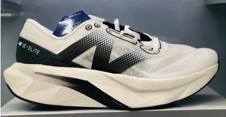 کتونی نیوبالانس الیت وی ۴ وارداتی ویتنام ، سایز ۴۱ تا ۴۵فروش بصورت عمده و تک newbalance elite v4