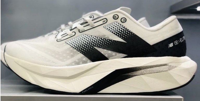 کتونی نیوبالانس الیت وی ۴ وارداتی ویتنام ، سایز ۴۱ تا ۴۵فروش بصورت عمده و تک newbalance elite v4