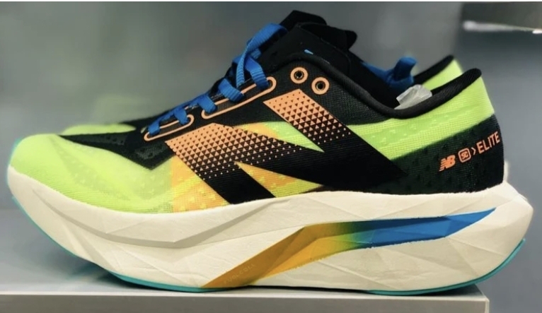 کتونی نیوبالانس الیت وی ۴ وارداتی ویتنام ، سایز ۴۱ تا ۴۵فروش بصورت عمده و تک newbalance elite v4
