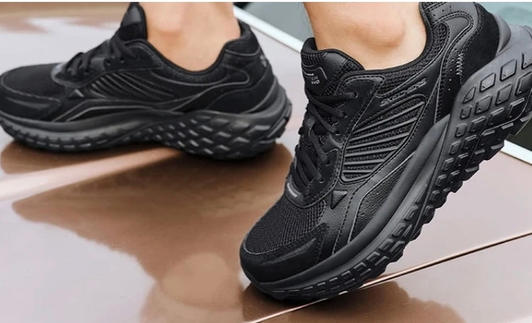 کفش ویتنامی اسکیچرز ، ساخت ویتنام ، سایز ۴۰ تا ۴۵ فروش بصورت عمده و تک . Skechers 232744BBK