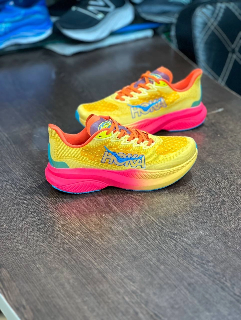 کتونی هوکا وارداتی ساخت ویتنام سایز ۴۰ تا ۴۵ ، فروش بصورت عمده و تک Hoka Mach 6 vietnam