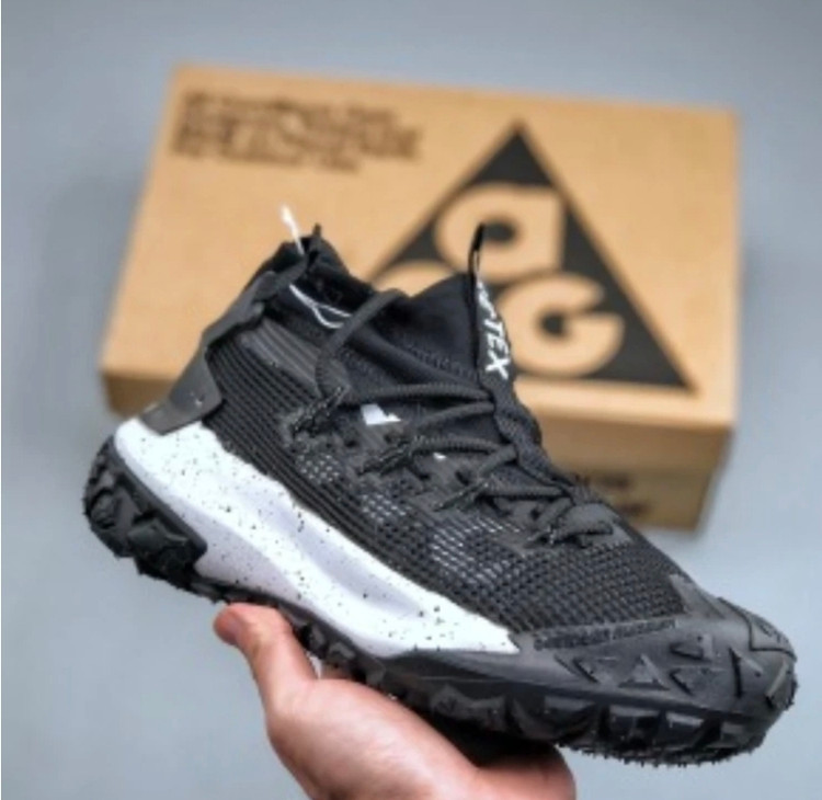کتونی نایک ای سی جی ، فروش بصورت عمده و تک . سایز ۴۰ تا ۴۵ ، ساخت ویتنام وارداتی. Nike ACG Mountain Fly Gore_Tex Vietnam