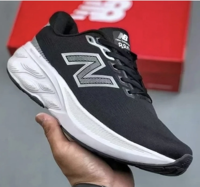 کتونی نیوبالانس ساخت ویتنام ، فروش بصورت عمده و تک ، سایز ۴۰ تا ۴۵ . New balance NB 880715 Vietnam