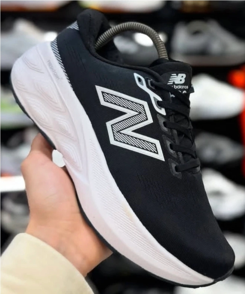 کتونی نیوبالانس ساخت ویتنام ، فروش بصورت عمده و تک ، سایز ۴۰ تا ۴۵ . New balance NB 880715 Vietnam