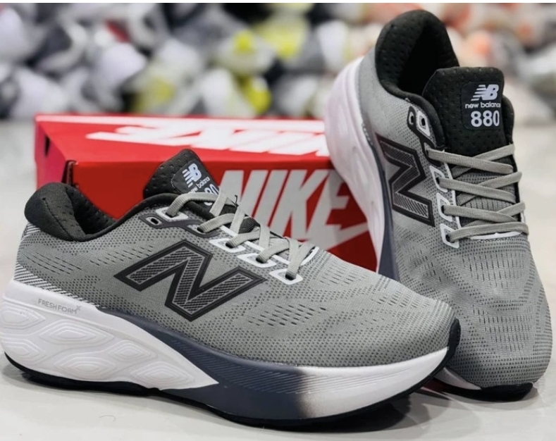 کتونی نیوبالانس ساخت ویتنام ، فروش بصورت عمده و تک ، سایز ۴۰ تا ۴۵ . New balance NB 880715 Vietnam