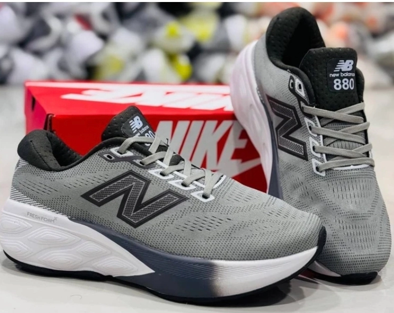 کتونی نیوبالانس ساخت ویتنام ، فروش بصورت عمده و تک ، سایز ۴۰ تا ۴۵ . New balance NB 880715 Vietnam