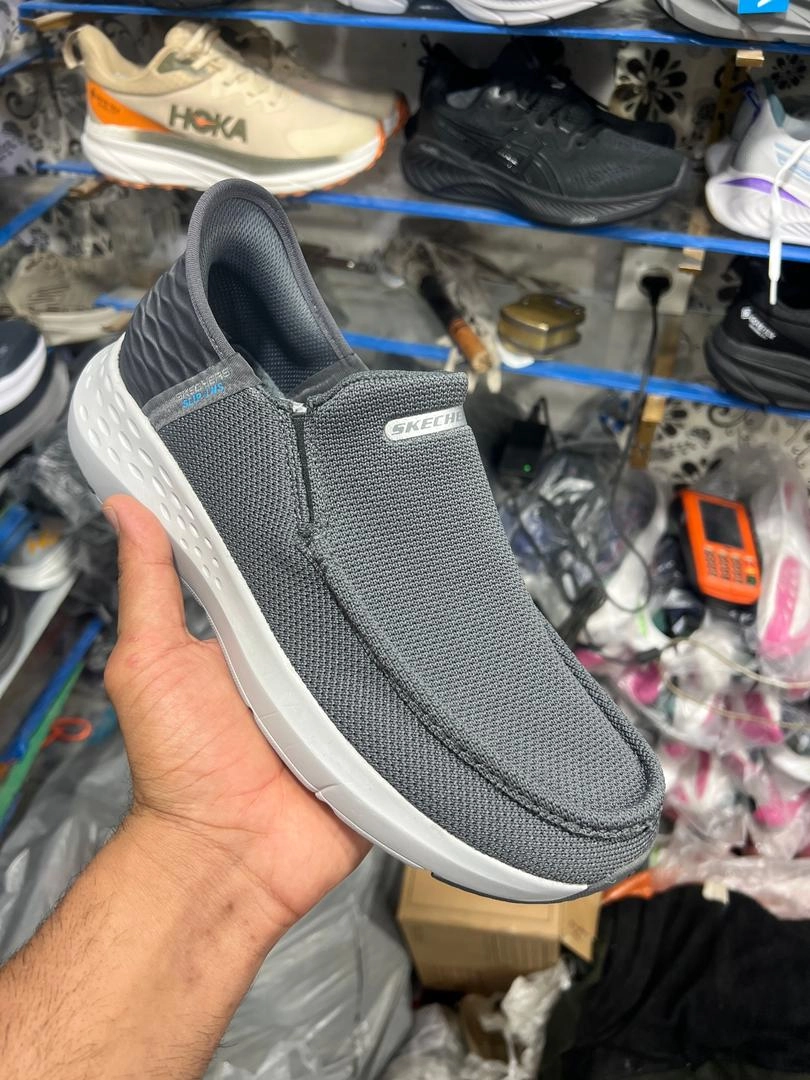 کتونی اسکیچرز وارداتی ویتنام، فروش بصورت عمده و تک دارای جعبه بارکد دار ، سایز ۳۸تا ۴۵ تنوع در ۳ رنگ جذاب skechers slip ins