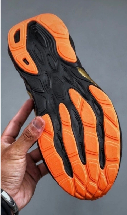 کتونی نیوبالانس ویتنامی ، فروش بصورت عمده و تک ، سایز ۴۰ تا ۴۵ . New balance NB 880715 Vietnam