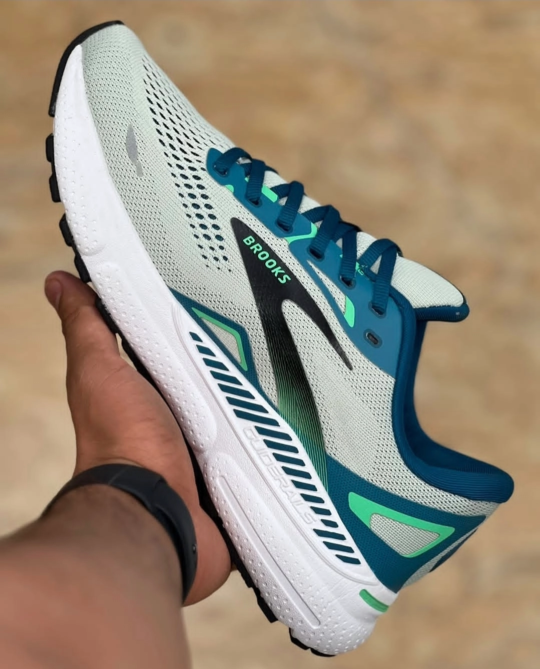 کتونی ویتنامی بروکس آدرنالین جی تی اس ۲۳ وارداتی ویتنام فروش بصورت عمده و تک . Brooks Adrenaline GTS 23