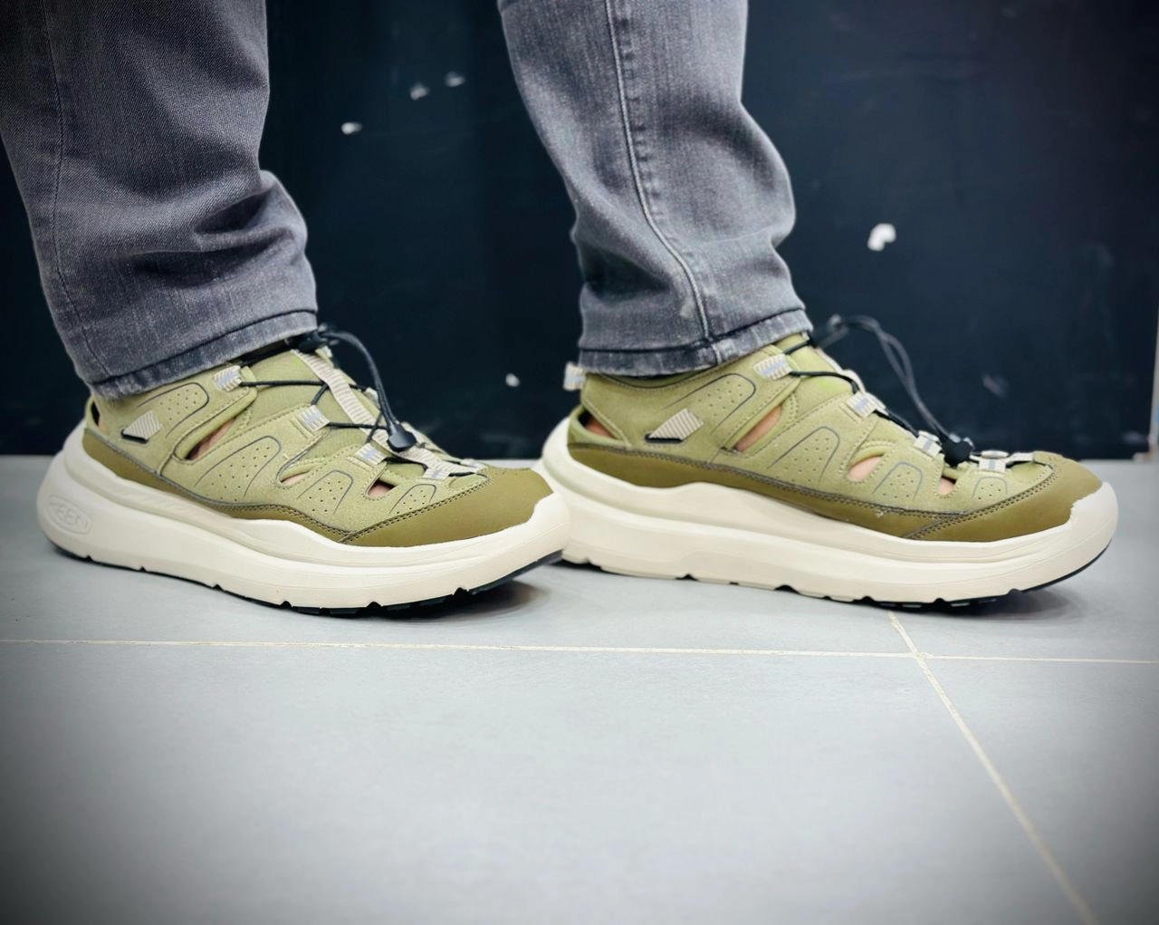 صندل کن سایز ۴۰ تا ۴۵ .فروش بصورت عمده و تکKeen WK450 Walking Vietnam