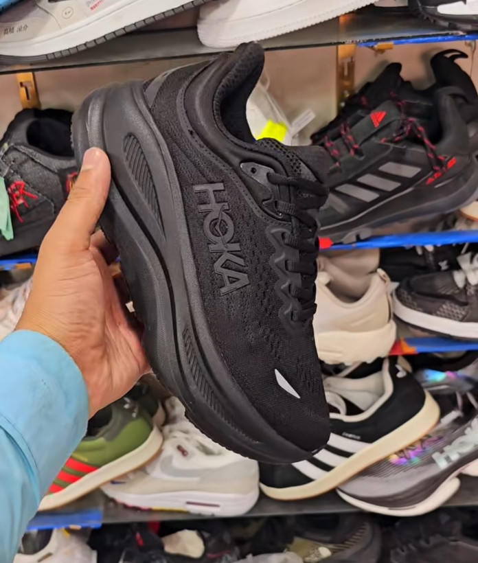 کتونی هوکا باندی ۹ سایز ۴۰ تا ۴۵ فروش بصورت عمده و تک ، وارداتی ساخت ویتنام Hoka Bondi9