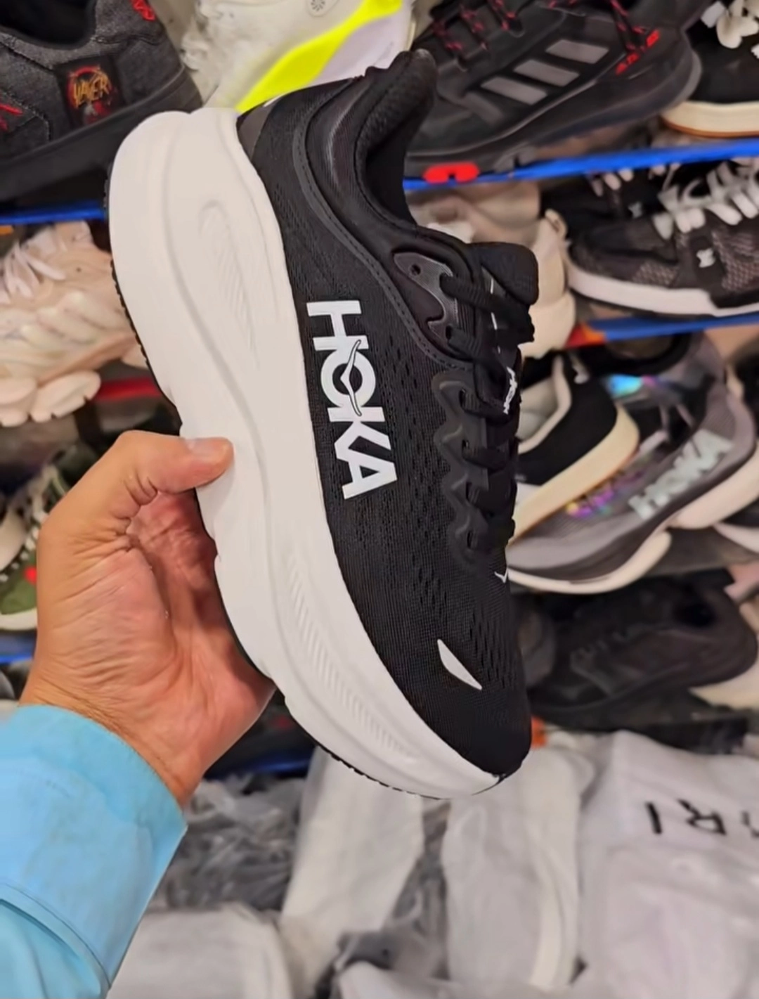 کتونی هوکا باندی ۹ سایز ۴۰ تا ۴۵ فروش بصورت عمده و تک ، وارداتی ساخت ویتنام Hoka Bondi9