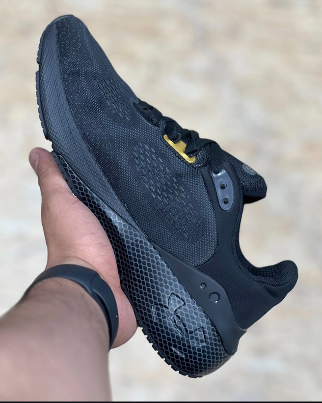 کتونی اندرارمور مستر کوالیتی Aساخت ویتنام سایز ۴۰ تا ۴۵ تنوع در ۲ رنگ جذاب .underarmour phantom3